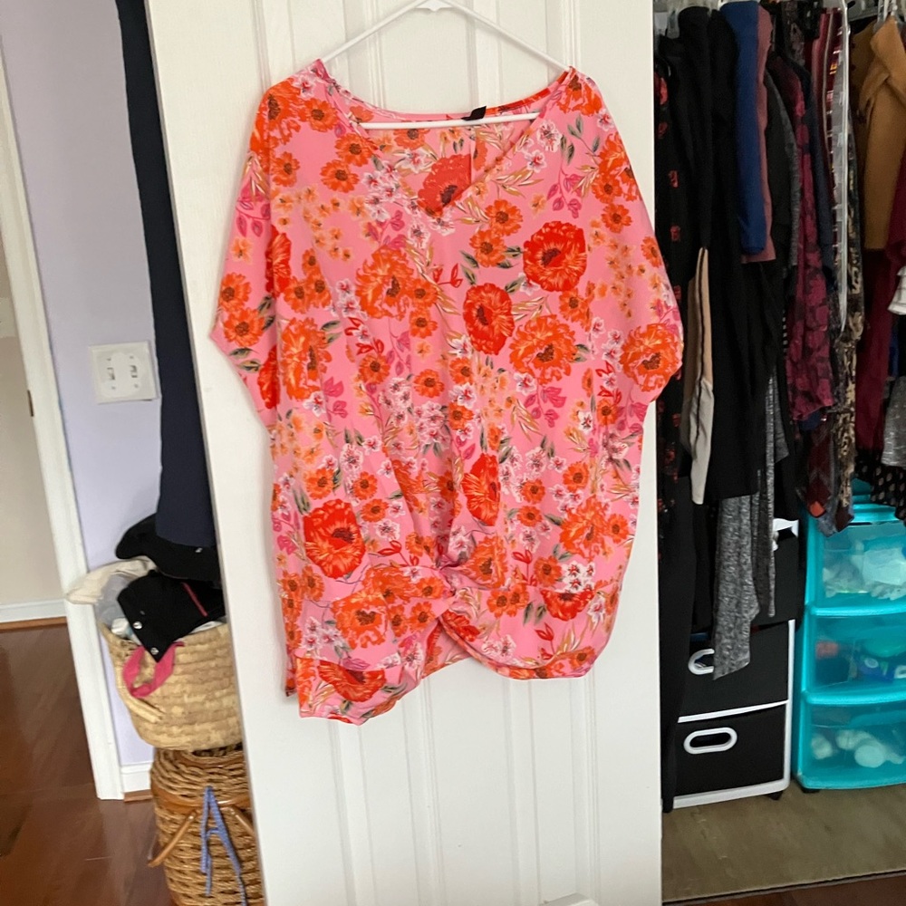 Shein Bright Built in Knotted Hem Floral Top